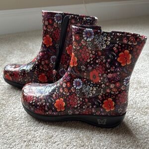 Colorful Black Winter & Rain Boots with Glossy Finish and Playful Pattern